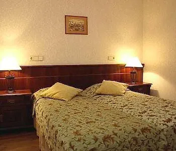 Taanilinna 3*