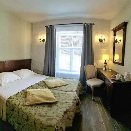Taanilinna 3*